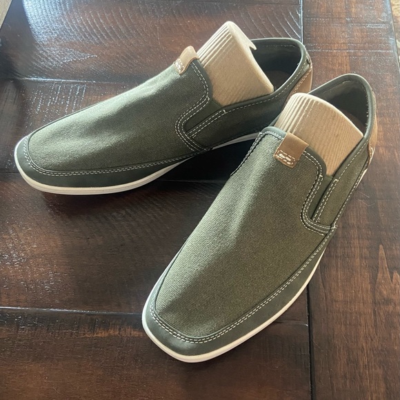 NWOT! Men’s Steve Madden Foleeo Army Green Canvas Loafers. Size 9 - Picture 2 of 10